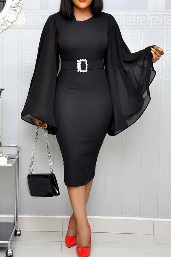 فستان أسود قصير ضيق