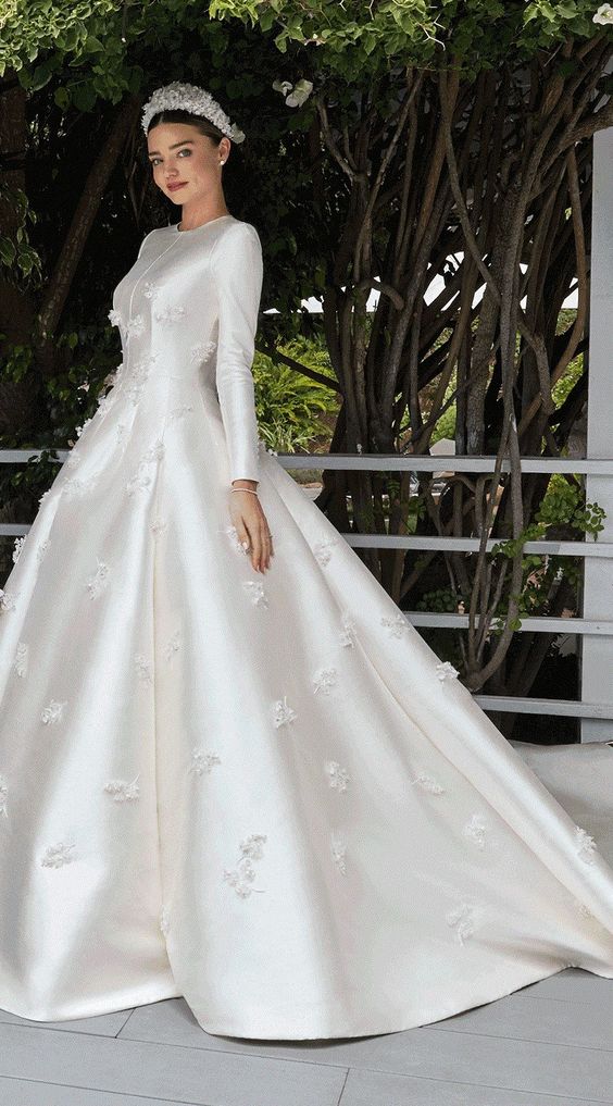 اجمل تصميمات فساتين زفاف من الحرير 