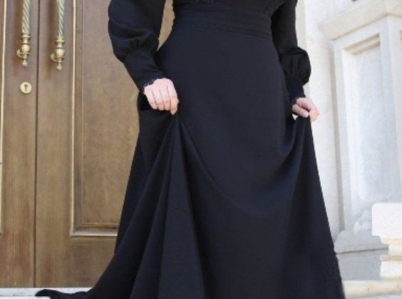 اسلوب تنسيق الحجاب الأسود مع الأزياء