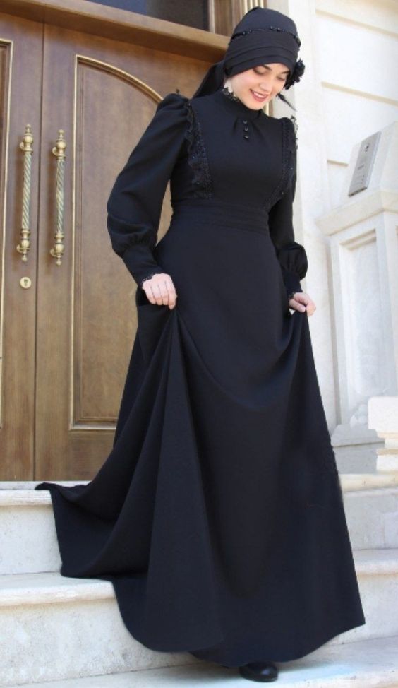 اسلوب تنسيق الحجاب الأسود مع الأزياء