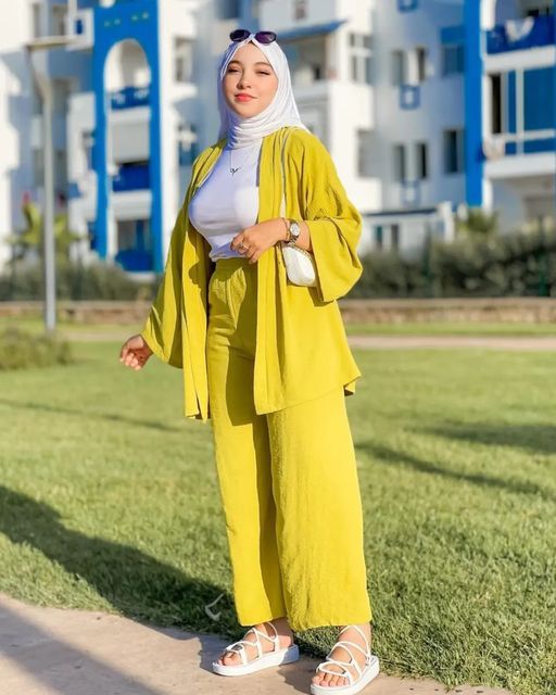 تنسيق ملابس صفراء كاجوال مع الحجاب