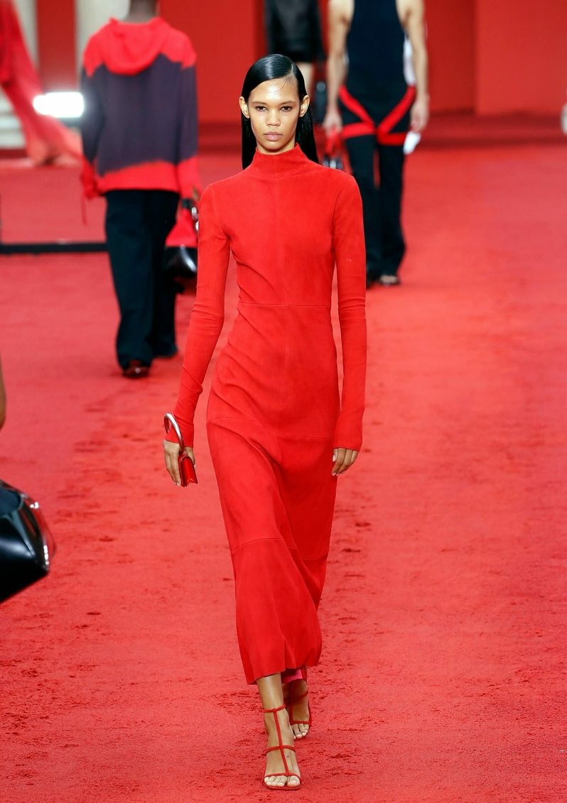 صور موديلات الفستان الأحمر لأقوى لإطلالة صيفية